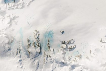 Warm Autumn Winds Could Strain Antarctica’s Larsen C Ice Shelf