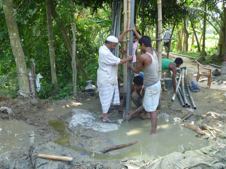 Clay Layers and Distant Pumping Trigger Arsenic Contamination in Bangladesh Groundwater